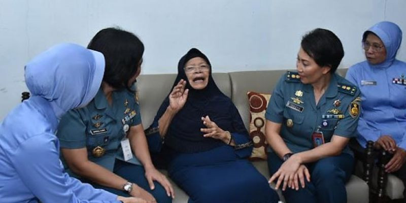 Jelang HUT Ke-61, Korps Wanita TNI AL Anjangsana di Kediaman Purnawirawan 