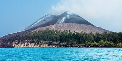 Gunung Anak Krakatau Erupsi Setinggi 800 Meter