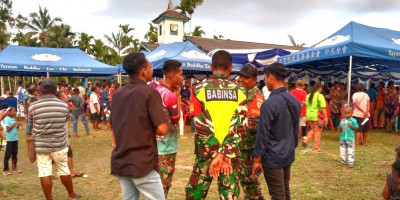 Babinsa Biak Timur Hadiri Berbakti Kasih Sambut Perayaan Natal 2023 di Kampung Sunde