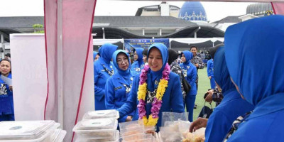 Kunjungan Ny. Fera Muhammad Ali Pada Bakti Sosial dan Kesehatan di Jakarta Utara