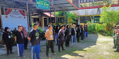 Babinsa Berikan Pelatihan Dasar PBB kepada Pelajar SMKS Yapis TIK Biak Numfor