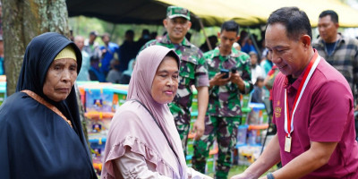 Panglima TNI Peduli Sosial,  Bagikan 2.000 Paket  Sembako
