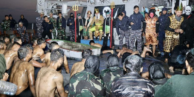 Apa itu Mandi Khatulistiwa Ala Prajurit Pengawal Samudera?