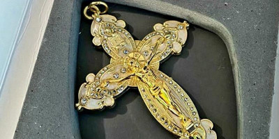 Salib dari Vatikan di HUT ke-25 Gereja Paroki Santo Lukas Apau Kayan
