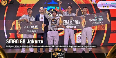 Tim Pelajar SMAN 68 Jakarta Juara Kompetisi Cerdas Cermat RRQ Mabar
