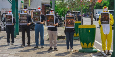 Peringati Hari Ibu, Animal Friends Jogja Turun ke Jalan Suarakan Kesejahteraan Ayam Petelur