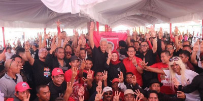 Tiba di Indramayu, Prof Rokhmin Dampingi Ganjar Diskusi Bersama Ribuan Nelayan Indramayu