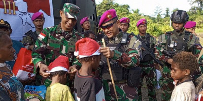 Marinir Salurkan Bansos dan Alkitab kepada Masyarakat dan Gereja di  Yahukimo Papua
