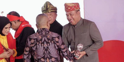 Mengukir Jejak Inovasi: Gaya Kepemimpinan Umar Ahmad yang Menginspirasi di Tubaba  