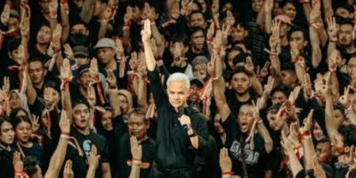 Arti Simbol Salam Tiga Jari Ganjar Pranowo