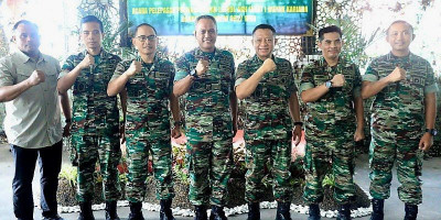 Kolonel Inf. Indarto Kusnohadi Lepas Letkol Arh. I Wayan Kariana Masuki Purna Tugas