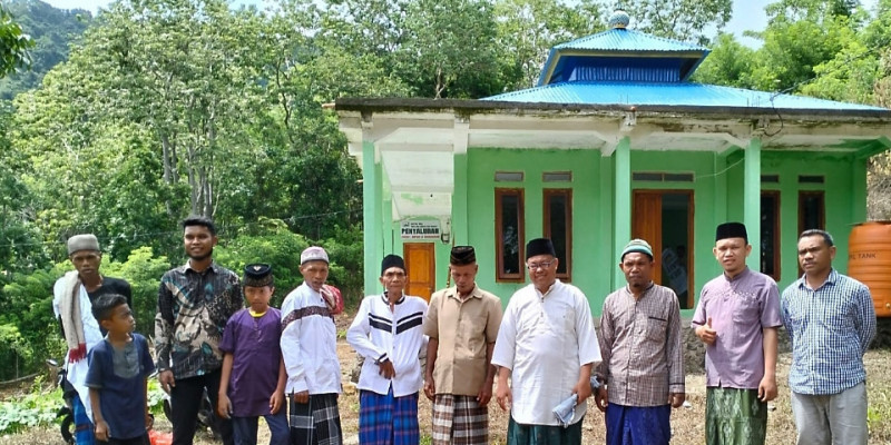 PT PELNI Salurkan Bantuan 500 Bibit Pohon Coklat  kepada DKM Masjid Abdullah Narut Parek Manggarai Barat NTT
