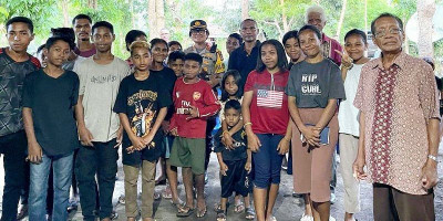 Kepala Kepolisian Resor Lembata dan Tokoh Muda NTT Berbagi Kasih di Lembata