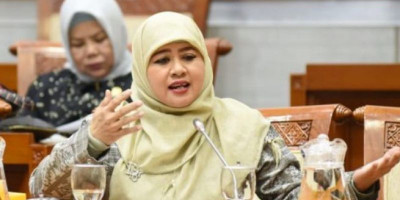 Tolak Usulan Penundaan Pembagian Bansos, Endang Maria: Masyarakat Butuh Kehadiran Negara