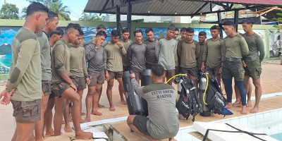 Prajurit Batalyon Intai Amfibi 3 Marinir Laksanakan Latihan Selam dan Alat Scooter