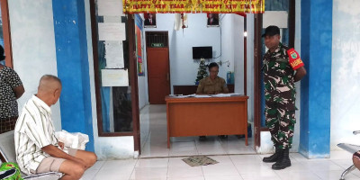 Babinsa Mendampingi Penyaluran Bantuan Pangan Beras dari Pemerintah