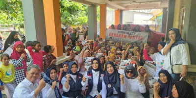 Menangkan AMIN, Relawan Rajo Banies Gerilya ke Perkampungan Warga Bekasi
