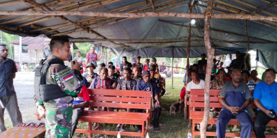 Satgas Yonif 122/TS Meriahkan Acara Tradisi Adat Penutupan Tahun 2023 di Kampung Banda