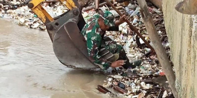 Berbagai Satuan TNI Dikerahkan Bantu Korban Banjir Jambi