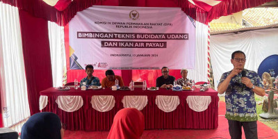 Kepada Kelompok Pembudidaya Ikan Indramayu, Prof. Rokhmin Dahuri Paparkan Strategi Peningkatan Produksi Budidaya Ikan