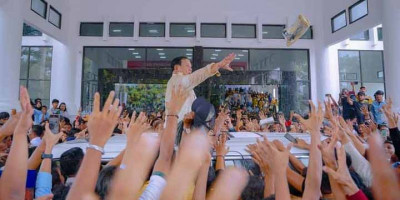Luar Biasa! Kedatangan Prabowo Subianto di Medan Disambut Ribuan Massa
