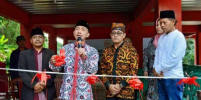 Hasbi Asyidiki Jayabaya Resmikan Gedung Keserasian Sosial di Cimenteng Jaya