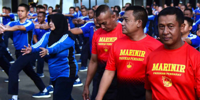 Jaga Kebugaran, Prajurit Mako Kormar Laksanakan Olahraga Bersama