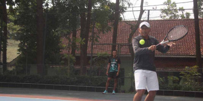 Olahraga Tenis Bersama Putra Yudha, Jalin Silaturahmi Prajurit Kostrad Malang Raya