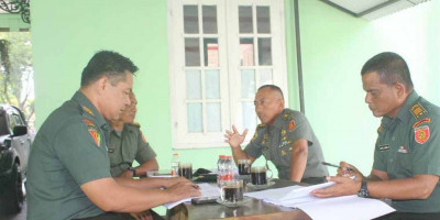 Kepala Staf Resimen Armed 2/PY/2 Kostrad Pimpin Belajar Bersama Bahasa Inggris