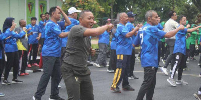 Jalin Silaturahmi, Menarmed 2 Kostrad Gelar Olahraga Bersama KPPN Malang