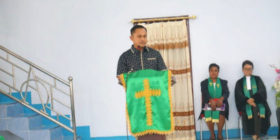 Dandim 1708/BN Ibadah Minggu Keliling Bersama Ketua Dewan Adat di Gereja Haleluya Imanuel Bethania Sarido