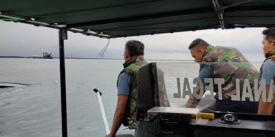 TNI AL Berhasil Evakuasi Korban Kapal Nelayan Tenggelam di Perairan Laut Tegal