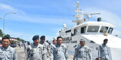 Kepala Bakamla RI Tinjau Kesiapan Unsur dan Personel di Zona Bakamla Tengah