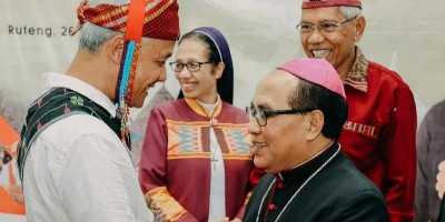 Ganjar Pranowo Capres Pertama yang Bertemu Uskup Ruteng