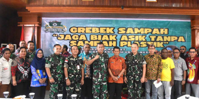 Danrem 173/PVB Bersama Dandim 1708/BN dan Wabup Biak Numfor Gelar Pencanangan Grebek Sampah