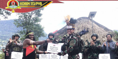 Bakar Batu dan Bansos dari Danrem 173/PVB untuk Kampung Jenggernok, Distrik Gome, Kabupaten Puncak
