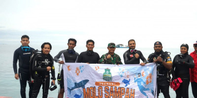 Molo Sampah Kodim 1708/BN Bersama Komunitas Biak Divers Community Bersihkan Sampah Plastik di Dasar Laut