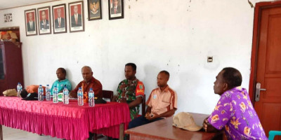  Babinsa Posramil 1708-02/BU-Warsa Hadiri Rapat Musrenbang di Kampung Inswanbesi