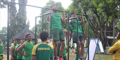 Antusias Prajurit Menarmed 2 Kostrad Pembinaan Fisik Jelang Uji Kesegaran Jasmani