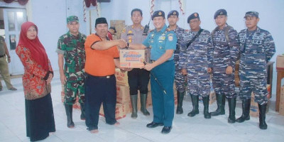 TNI Angkatan Laut Sigap Tangani Bencana Banjir di Grobogan