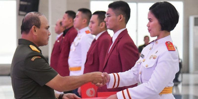 Sjafrie Sjamsoeddin dan Tiga Mahasiswa Unhan Lulus dengan IPK 4,00