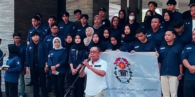 Demokrasi Mengalami Kemunduran, Mahasiswa UGM Kirim Surat ke Mensesneg dan Stafsus Presiden 
