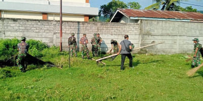 Puluhan Prajurit dan Warga 'Saling Tebas' dengan Seluruh Tenaga di Lapangan Ulakan