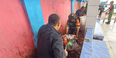 Grebek Sampah Kodim 1708/BN Bersama Komunitas Sambut Hari Peduli Sampah Nasional dengan Pembersihan Sampah