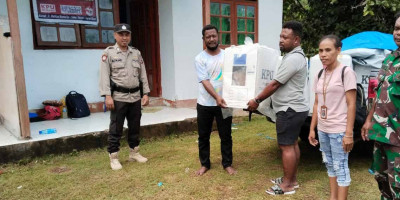Lewati Lautan Pasifik, Babinsa Kawal Pengembalian Logistik Pemilu 2024