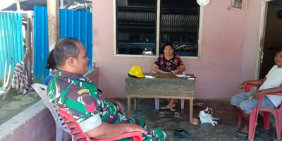 Cegah Isu Pasca Pemilu, Babinsa Jalankan Komsos dengan Warga Kampung Saukobye