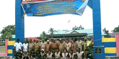 Babinsa Hadiri Peresmian Gapura Kantor Distrik Biak Timur
