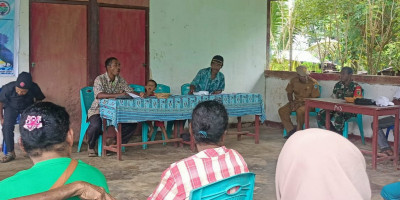 Wujud Peran Aktif, Babinsa Dampingi Penyaluran BLT Dana Desa