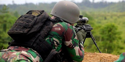 Prajurit Pamtas Mobile RI-PNG Berhasil Hancurkan Sasaran Musuh dengan Senjata Bantuan Infanteri 