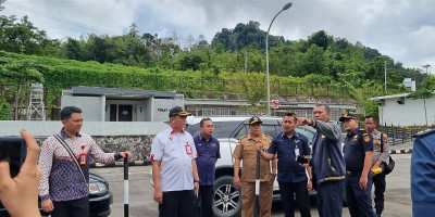Konsep Perlintasan Kendaraan Antarnegara di PLBN Entikong Akan Ditiru Malaysia
